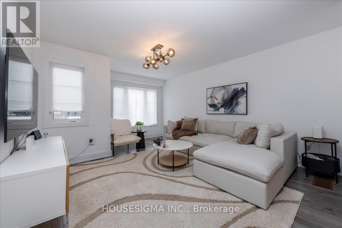 49 Hay Lane, Barrie, Ontario  L9J 0T6 - Photo 4 - S12937410