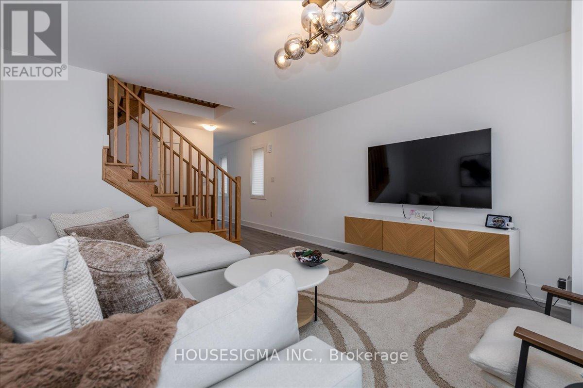 49 Hay Lane, Barrie, Ontario  L9J 0T6 - Photo 5 - S12937410