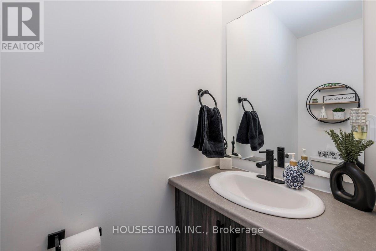 49 Hay Lane, Barrie, Ontario  L9J 0T6 - Photo 9 - S12937410