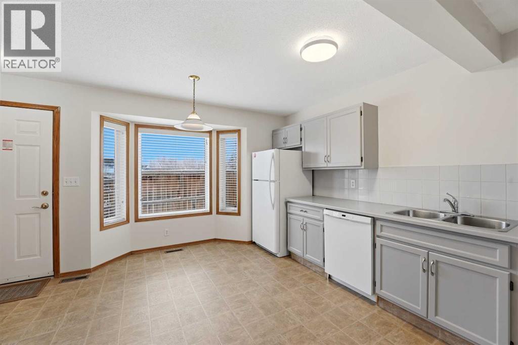 2 Davis Close, Red Deer, Alberta  T4R 2L4 - Photo 6 - A2295808