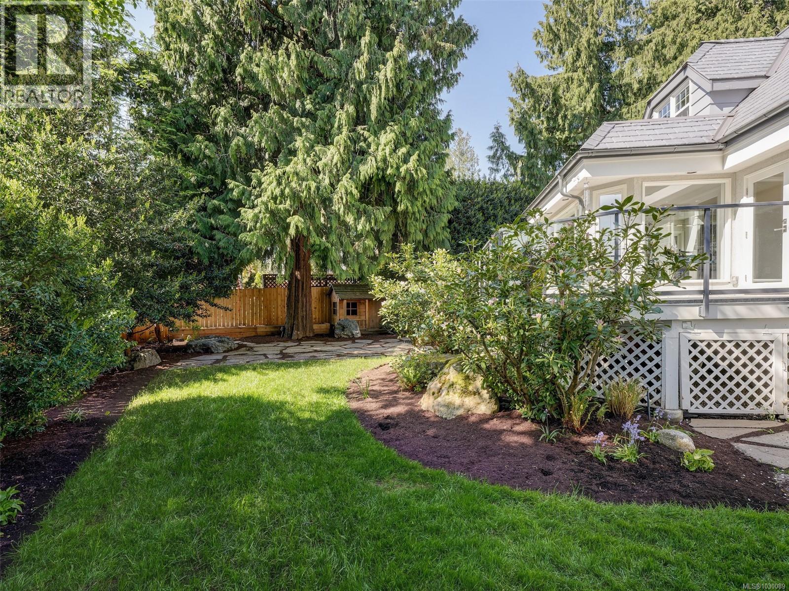 3977 Lexington Ave, Saanich, British Columbia  V8N 3Z5 - Photo 43 - 1030089