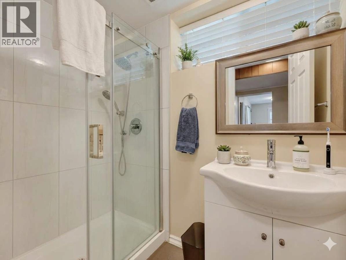 7016 Sierra Drive, Burnaby, British Columbia  V5A 1A5 - Photo 11 - R3103056