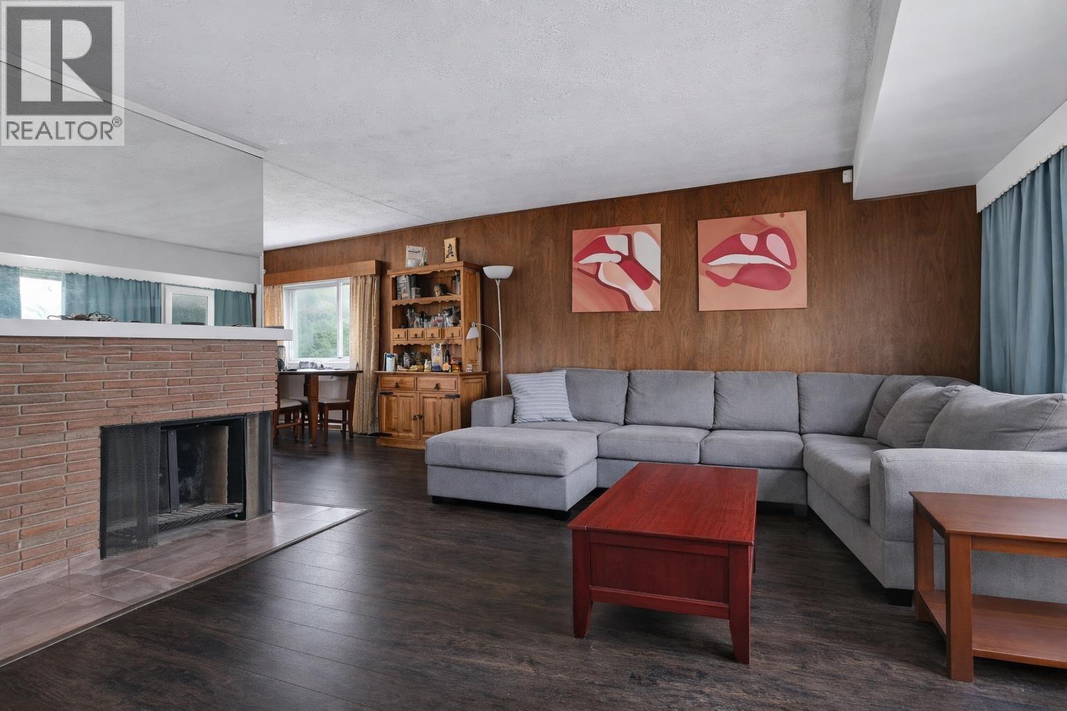 7016 Sierra Drive, Burnaby, British Columbia  V5A 1A5 - Photo 3 - R3103056