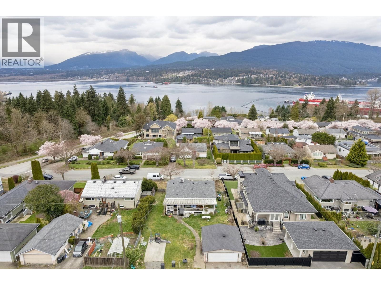 7016 Sierra Drive, Burnaby, British Columbia  V5A 1A5 - Photo 16 - R3103056