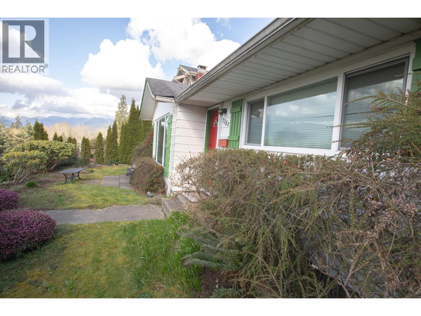 7352 Barnet Road, Burnaby, British Columbia  V5A 1E4 - Photo 3 - R3104729