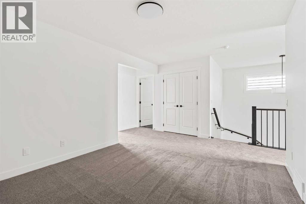 215 Silver Spruce Grove SW, Calgary, Alberta  T2X 5M2 - Photo 18 - A2297269