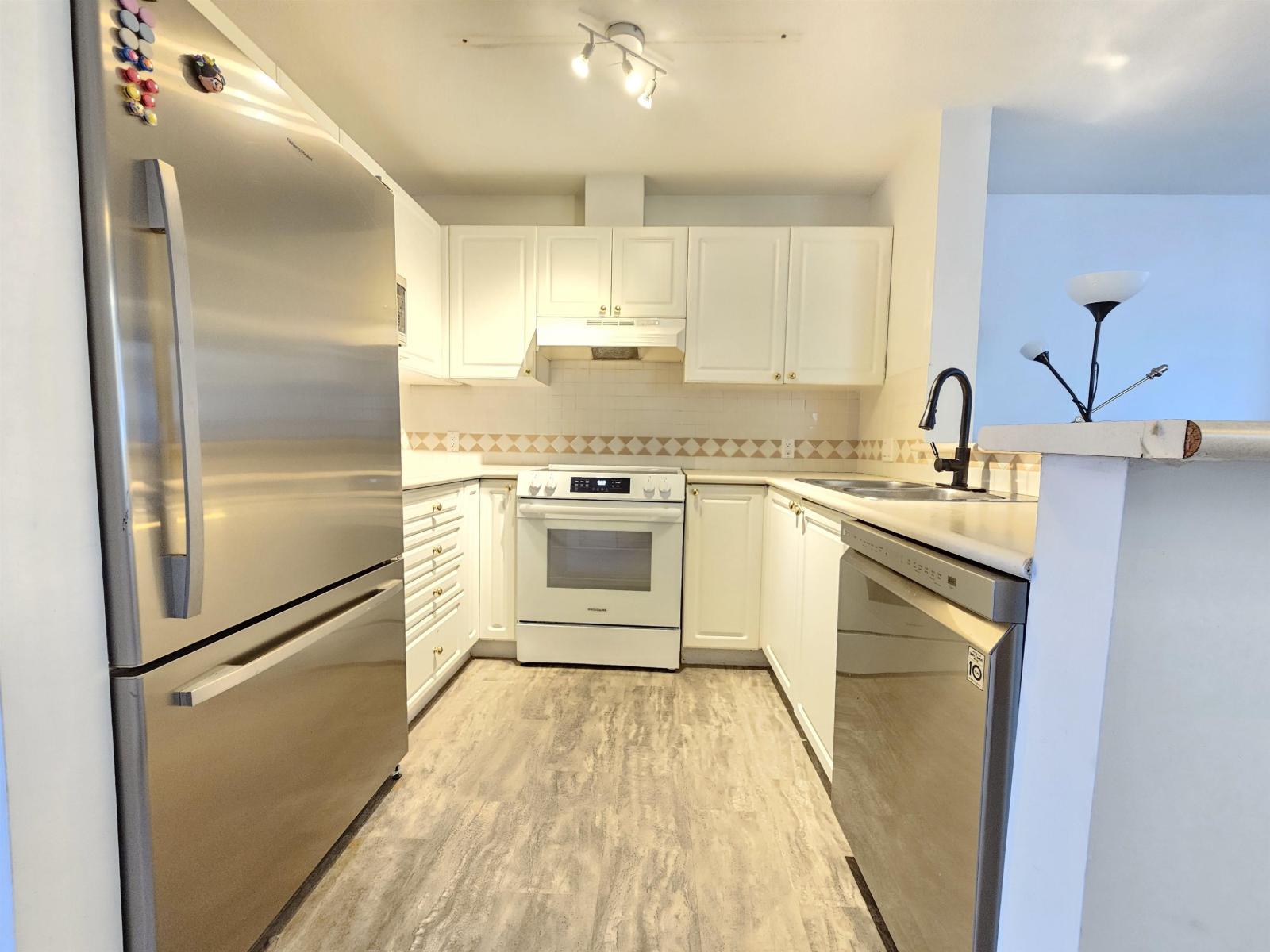 304 15258 105 Avenue, Surrey, British Columbia  V3R 0W8 - Photo 8 - R3104974