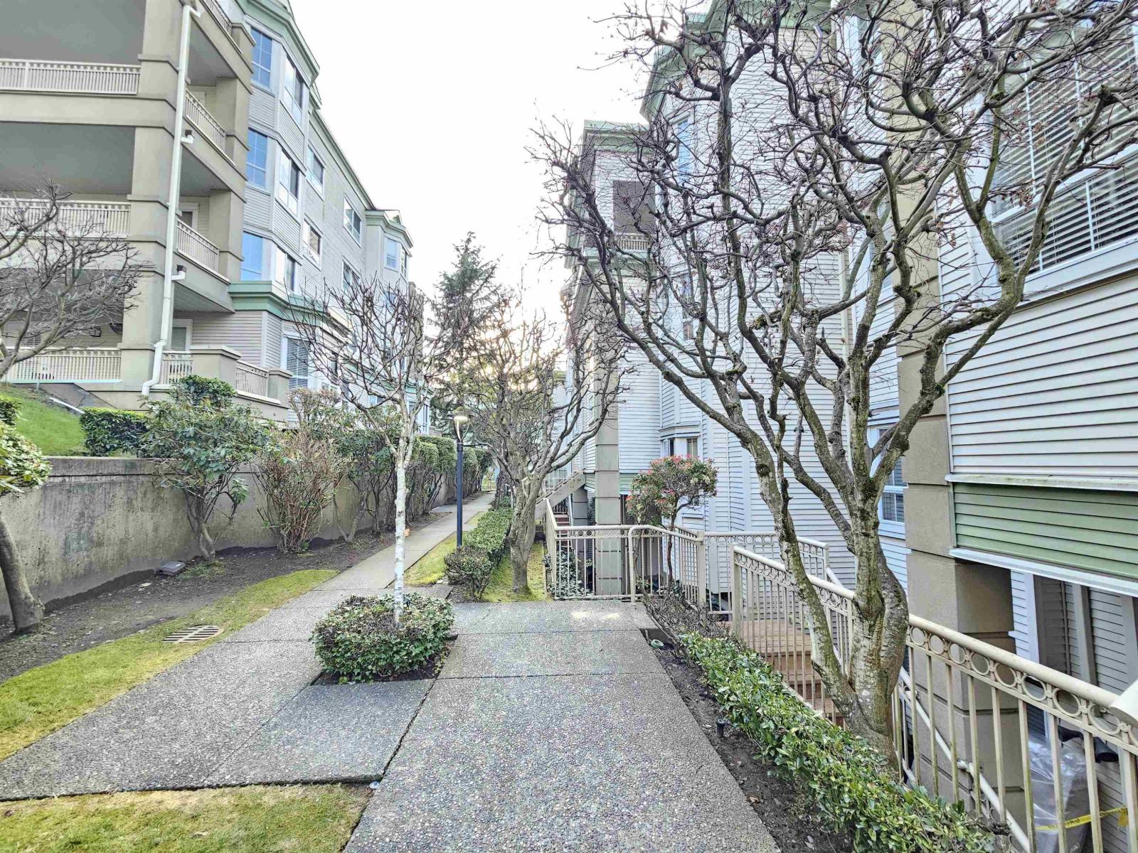 304 15258 105 Avenue, Surrey, British Columbia  V3R 0W8 - Photo 3 - R3104974