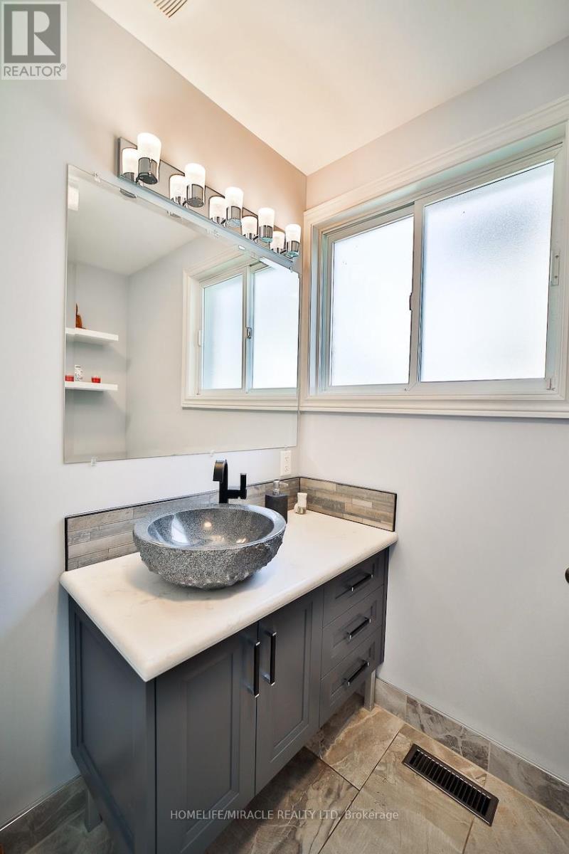 17 Ridgehill Drive, Brampton, Ontario  L6Y 2C3 - Photo 20 - W12937428