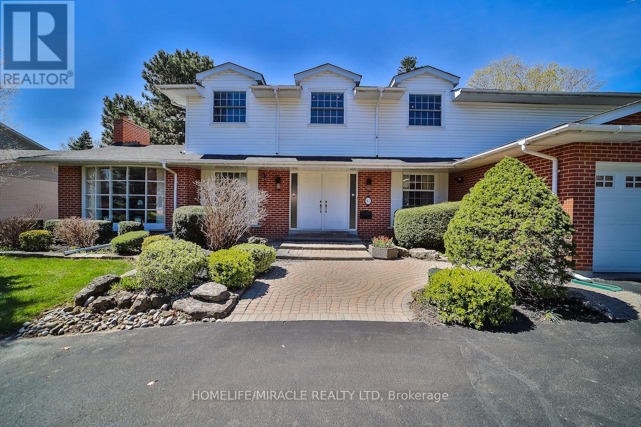 17 Ridgehill Drive, Brampton, Ontario  L6Y 2C3 - Photo 4 - W12937428