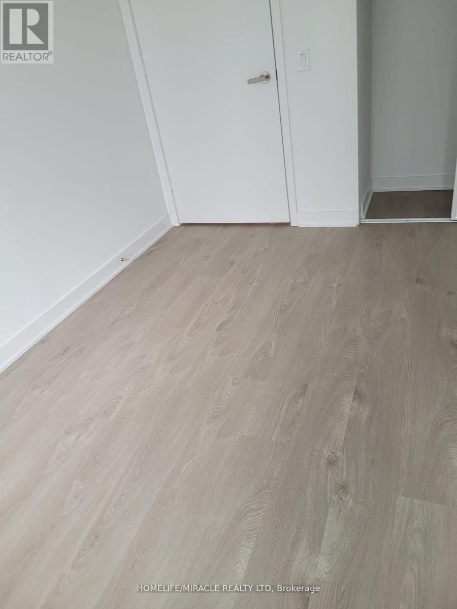 212 - 3900 Confederation Parkway, Mississauga, Ontario  L5B 0M3 - Photo 4 - W12936922