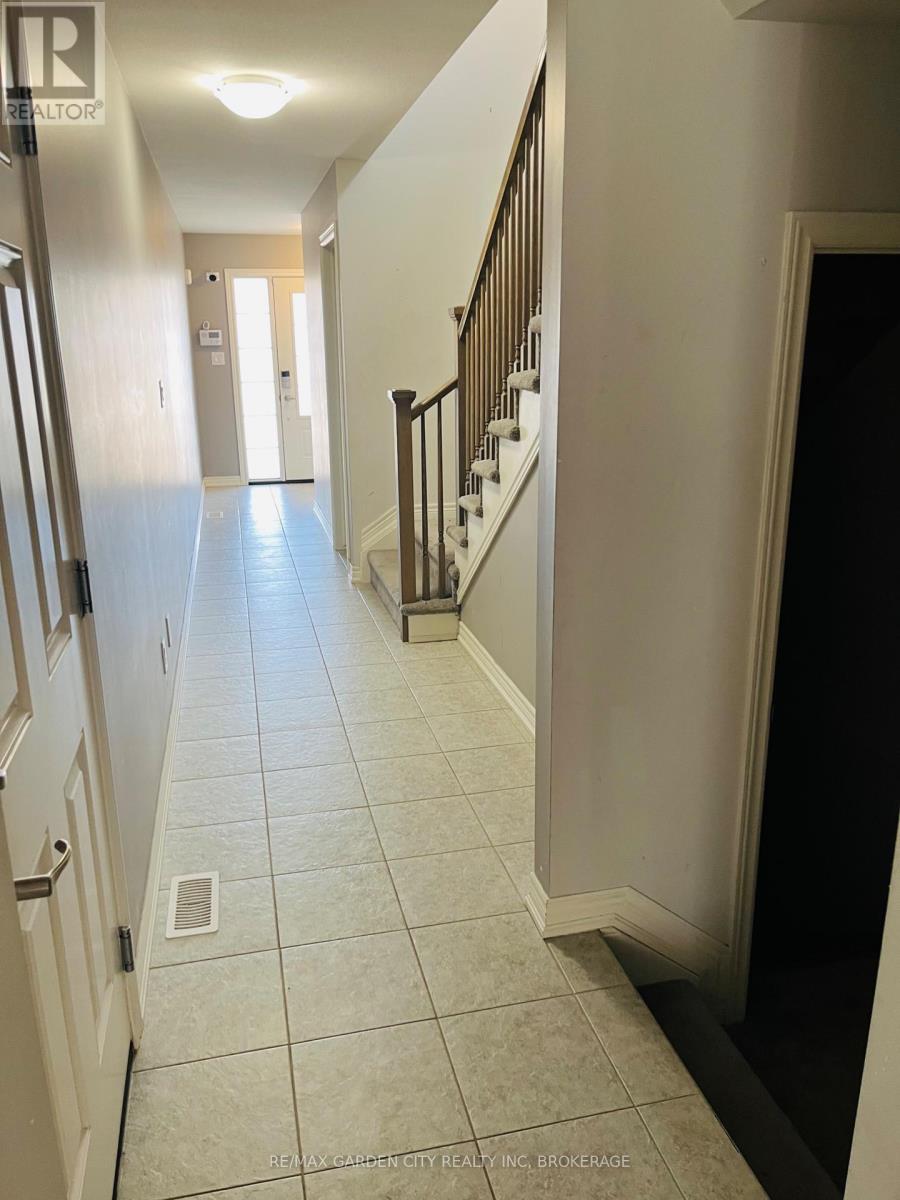 79 Heron Street, Welland, Ontario  L3C 0G8 - Photo 2 - X12791530