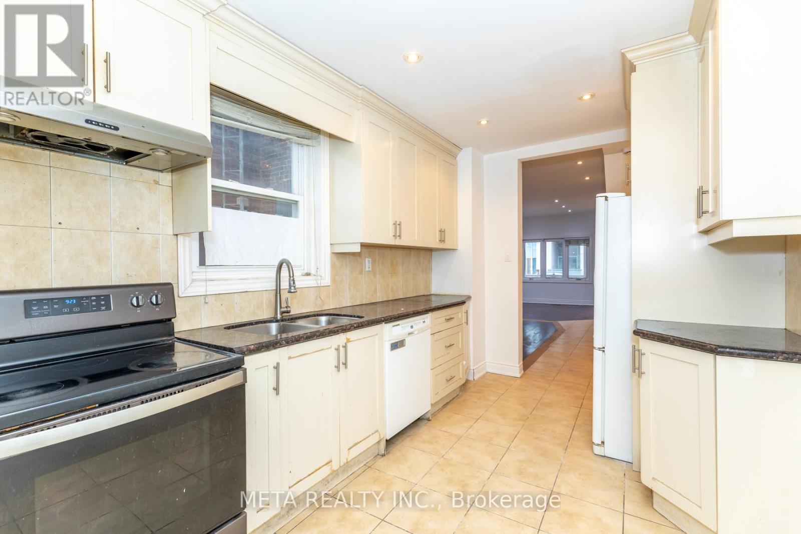 14 Peel Avenue N, Toronto, Ontario  M6J 1M4 - Photo 5 - C12937432