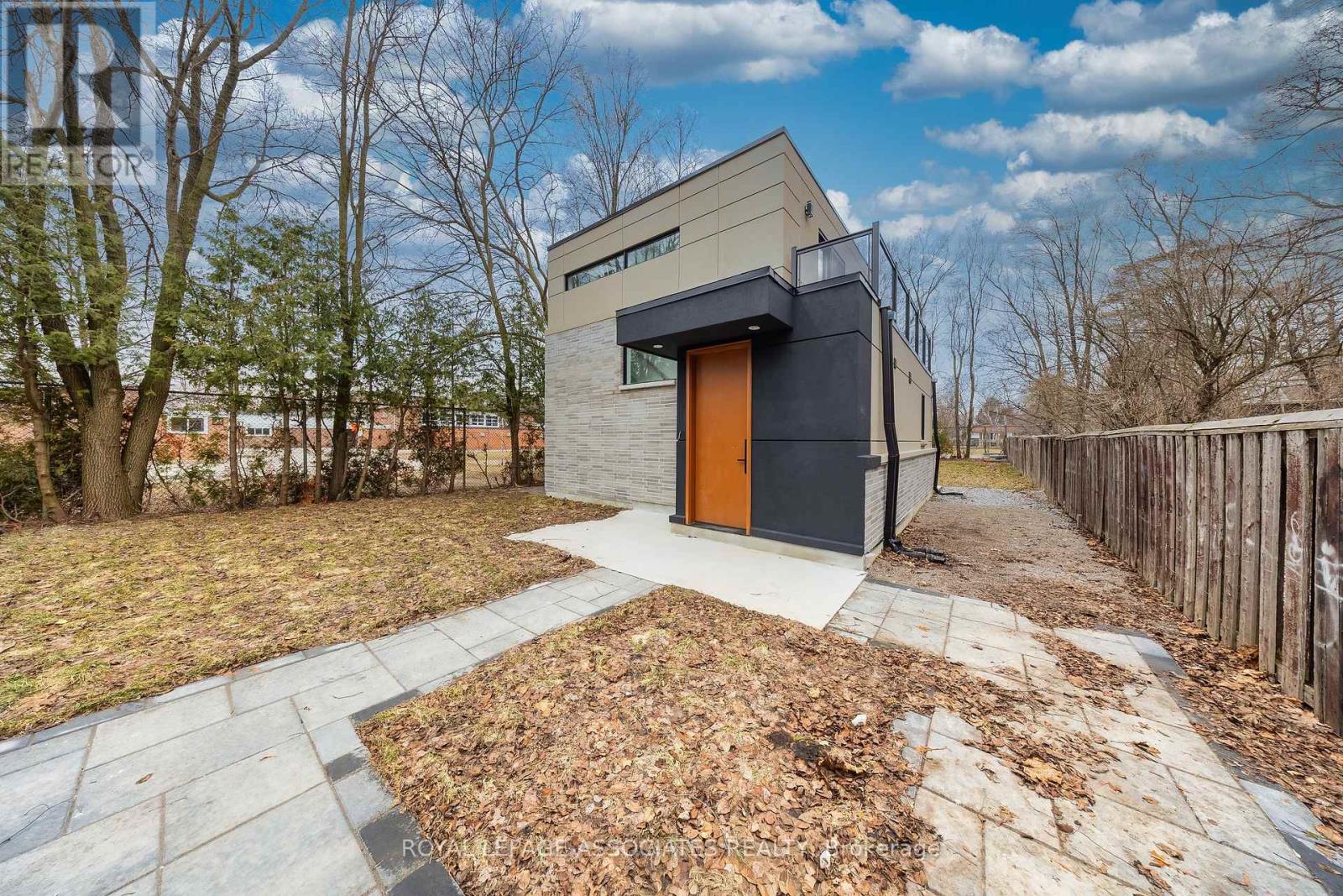 28 Bobmar Road, Toronto, Ontario  M1C 1C9 - Photo 2 - E12937440