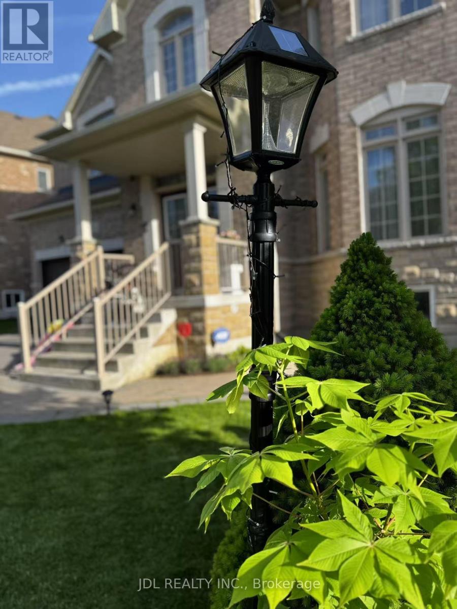 SECOND FLOOR ROOM B - 936 GORING CIRCLE, Newmarket, Ontario