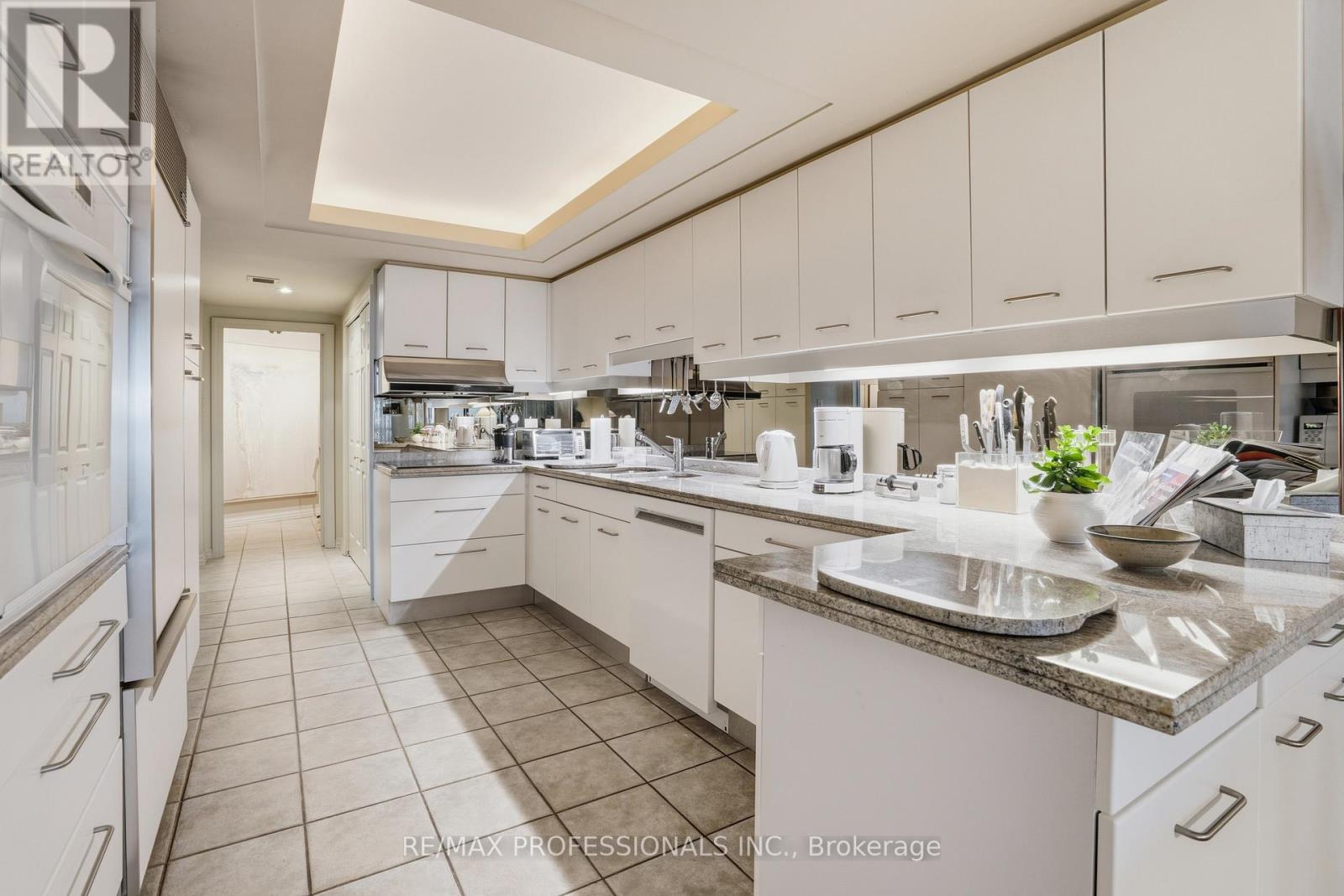 1806 - 2010 Islington Avenue, Toronto, Ontario  M9P 3S8 - Photo 20 - W12937434