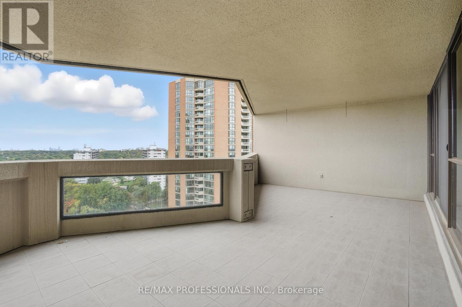 1806 - 2010 Islington Avenue, Toronto, Ontario  M9P 3S8 - Photo 32 - W12937434