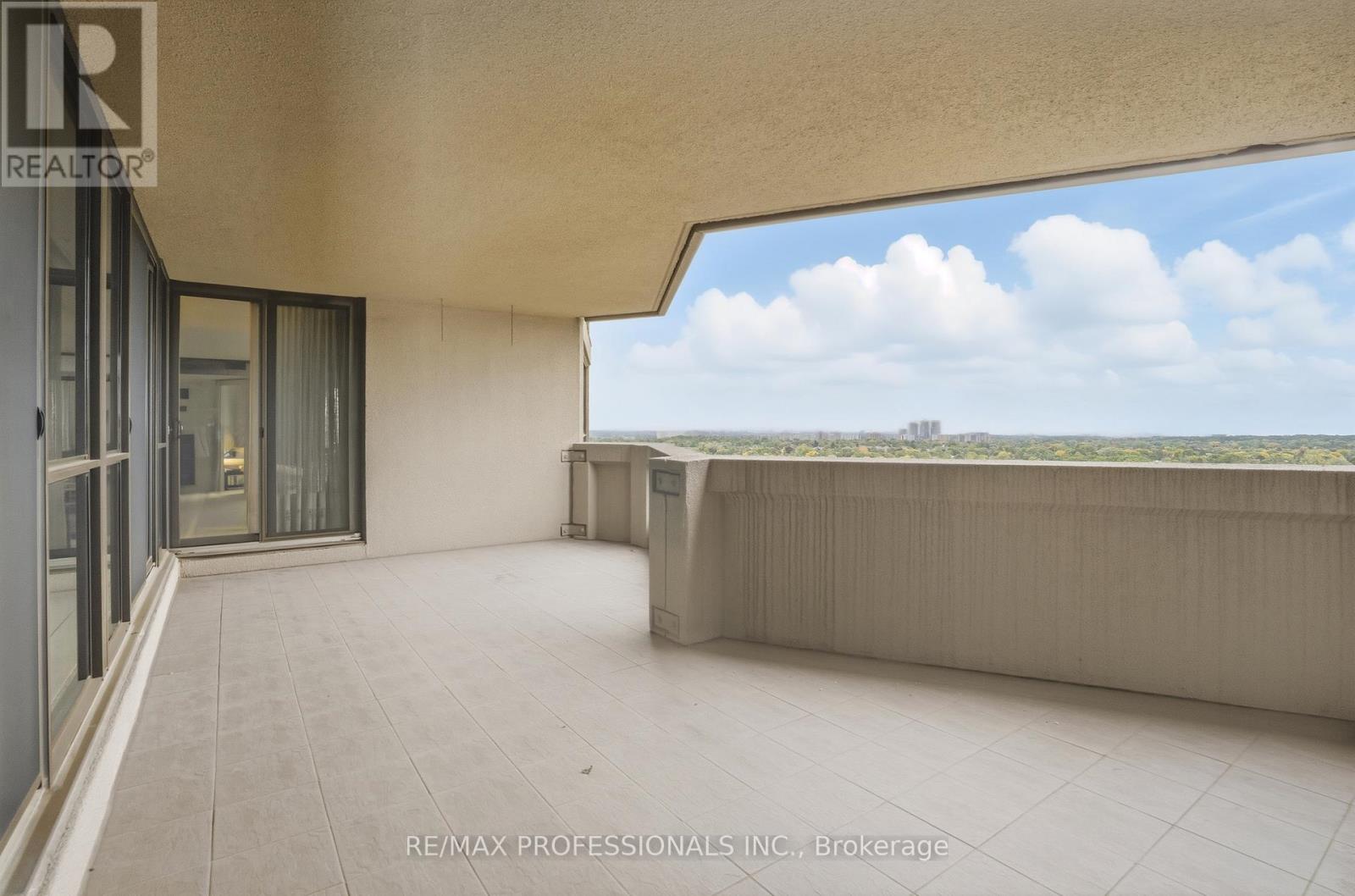 1806 - 2010 Islington Avenue, Toronto, Ontario  M9P 3S8 - Photo 33 - W12937434