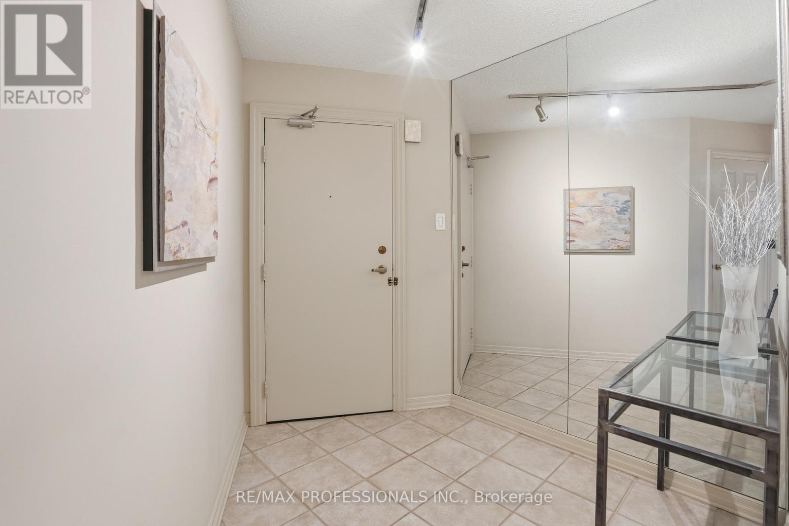 1806 - 2010 Islington Avenue, Toronto, Ontario  M9P 3S8 - Photo 5 - W12937434