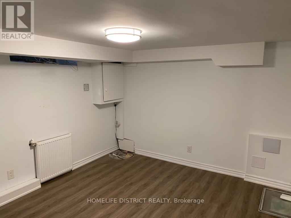 135 Emerson Avenue, Toronto, Ontario M6H 3T2 - Photo 4 - W12937476