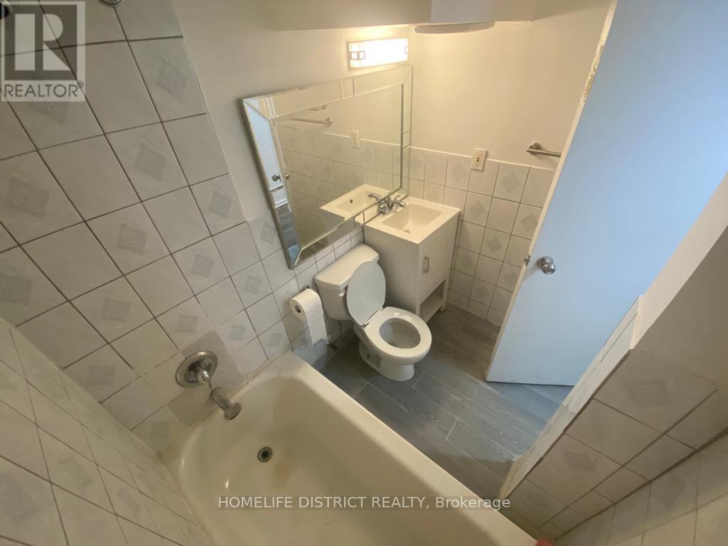 135 Emerson Avenue, Toronto, Ontario M6H 3T2 - Photo 5 - W12937476