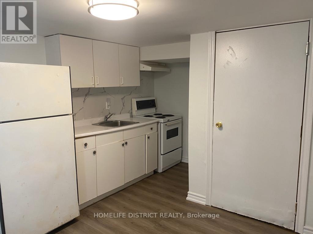 135 Emerson Avenue, Toronto, Ontario M6H 3T2 - Photo 7 - W12937476