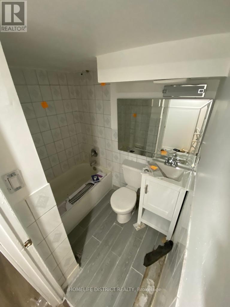 135 Emerson Avenue, Toronto, Ontario M6H 3T2 - Photo 8 - W12937476