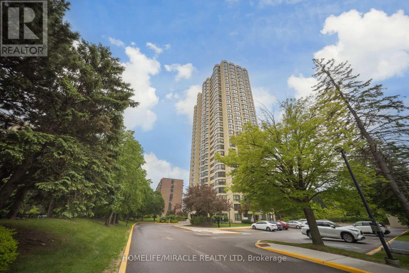 1802 - 8 LISA STREET, Brampton, Ontario