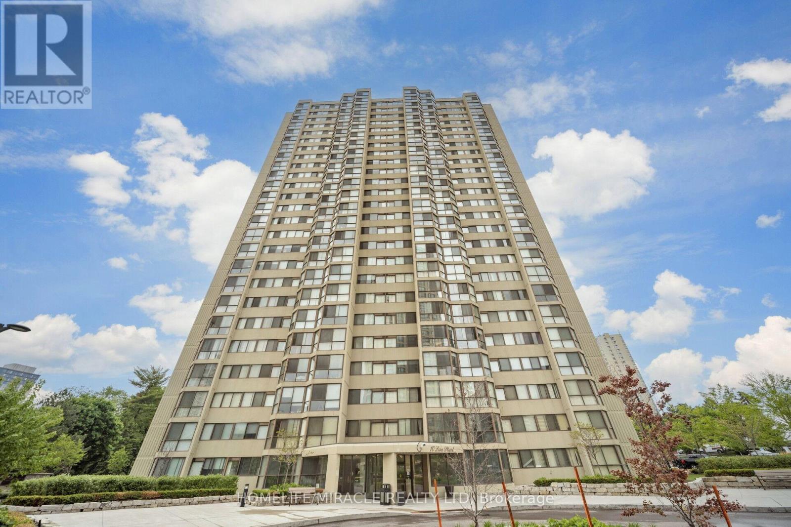 1802 - 8 Lisa Street, Brampton, Ontario  L6T 4S6 - Photo 2 - W12937502