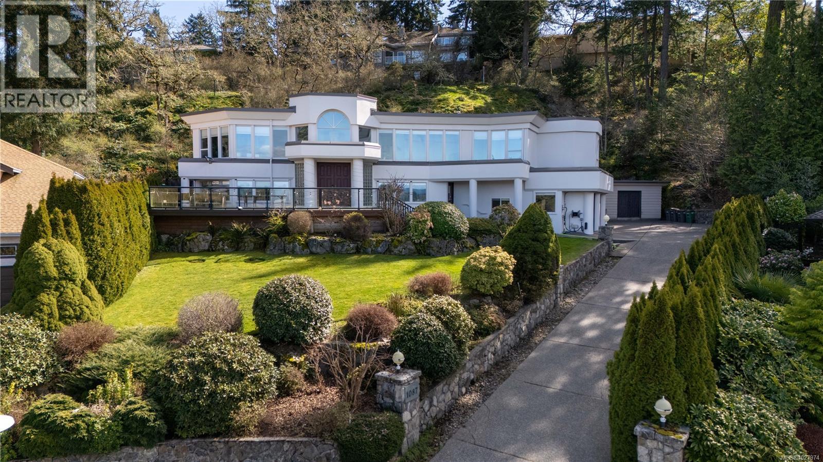 1087 Totemwood Lane, Saanich, British Columbia  V8X 5E3 - Photo 1 - 1027974