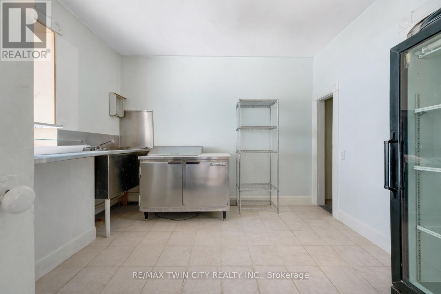 24 Madison Avenue S, Kitchener, Ontario  N2G 3M3 - Photo 10 - X12937494