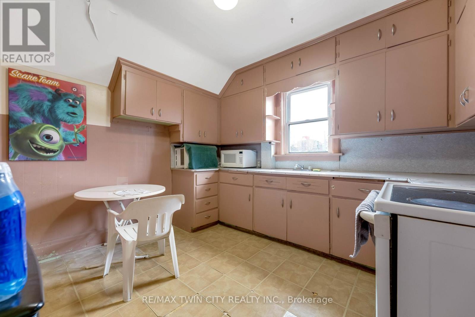 24 Madison Avenue S, Kitchener, Ontario  N2G 3M3 - Photo 25 - X12937494