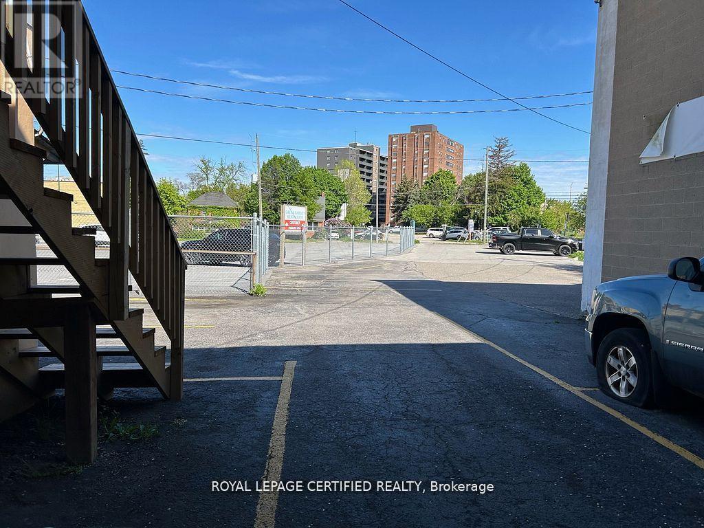 459 St Paul Street, St. Catharines, Ontario  L2R 3N4 - Photo 16 - X12937504