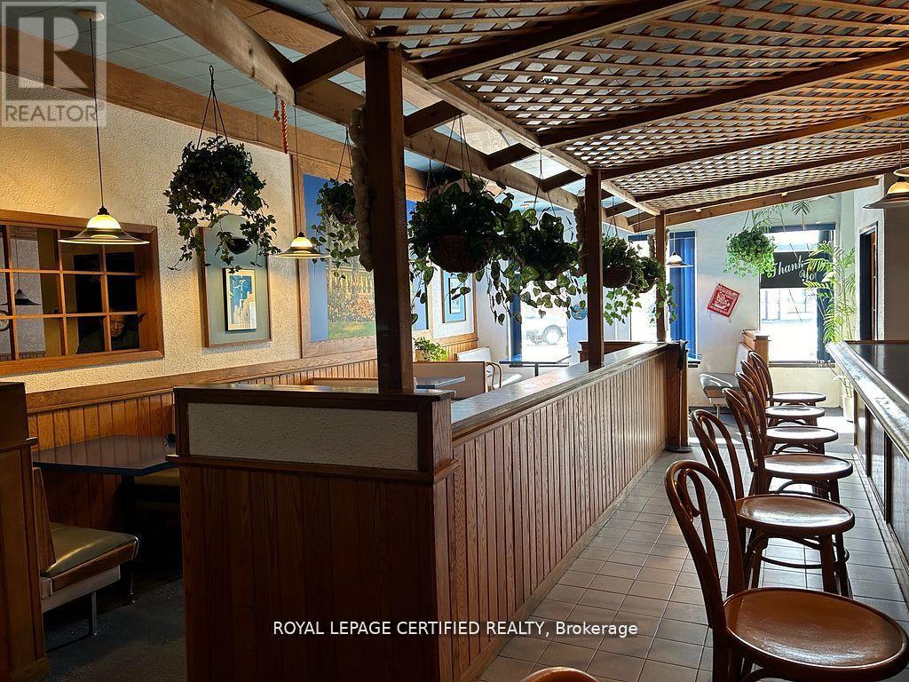 459 St Paul Street, St. Catharines, Ontario  L2R 3N4 - Photo 2 - X12937504