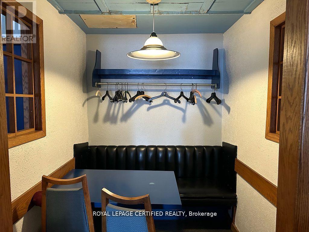 459 St Paul Street, St. Catharines, Ontario  L2R 3N4 - Photo 3 - X12937504