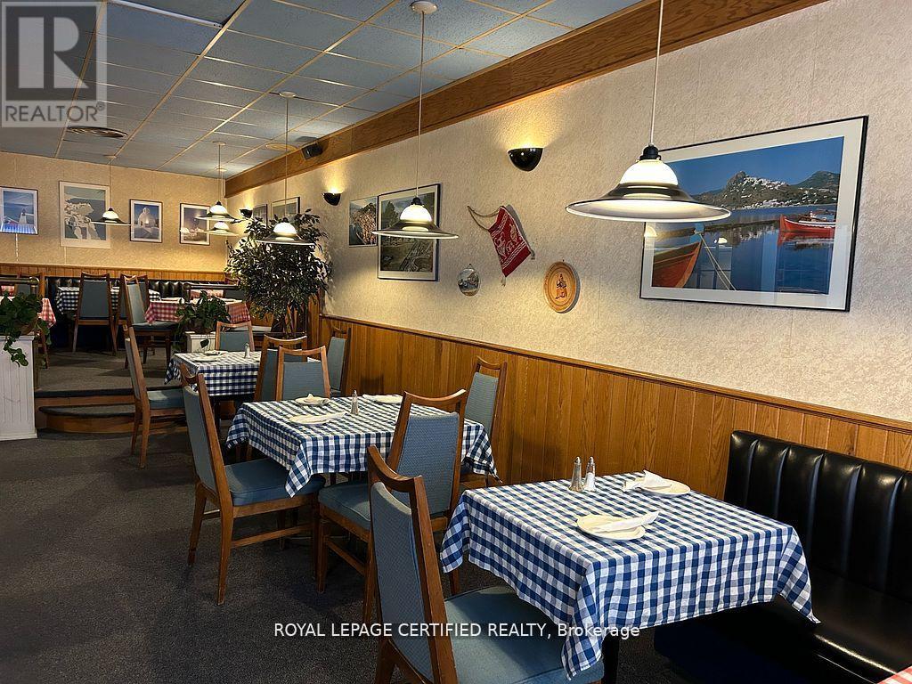 459 St Paul Street, St. Catharines, Ontario  L2R 3N4 - Photo 5 - X12937504