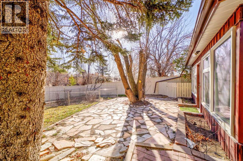 129 Oxford Road W, Lethbridge, Alberta  T1K 4V6 - Photo 2 - A2296940