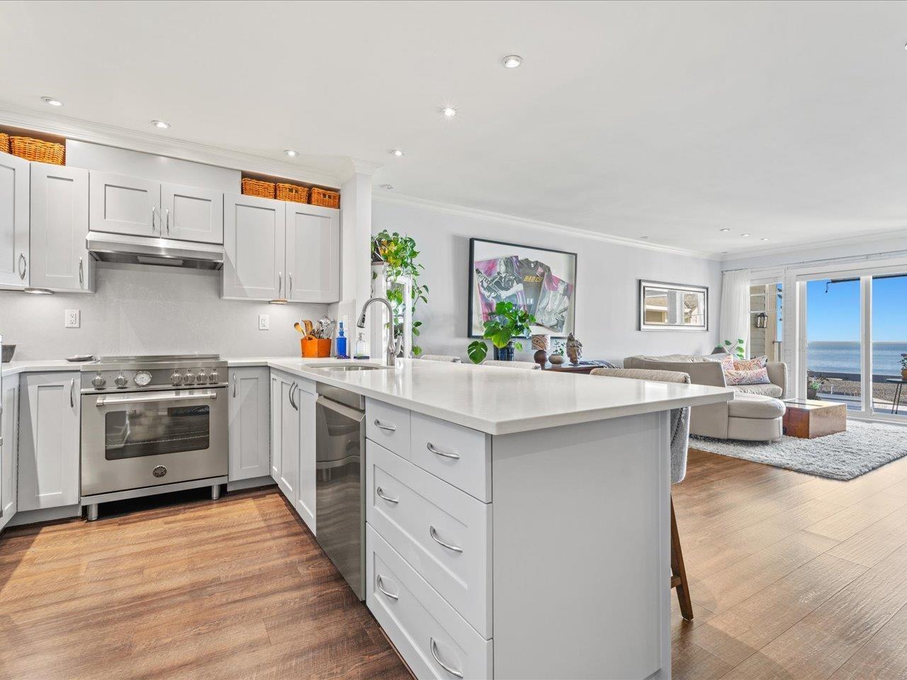 406 15621 Marine Drive, White Rock, British Columbia  V4B 1E1 - Photo 5 - R3083428