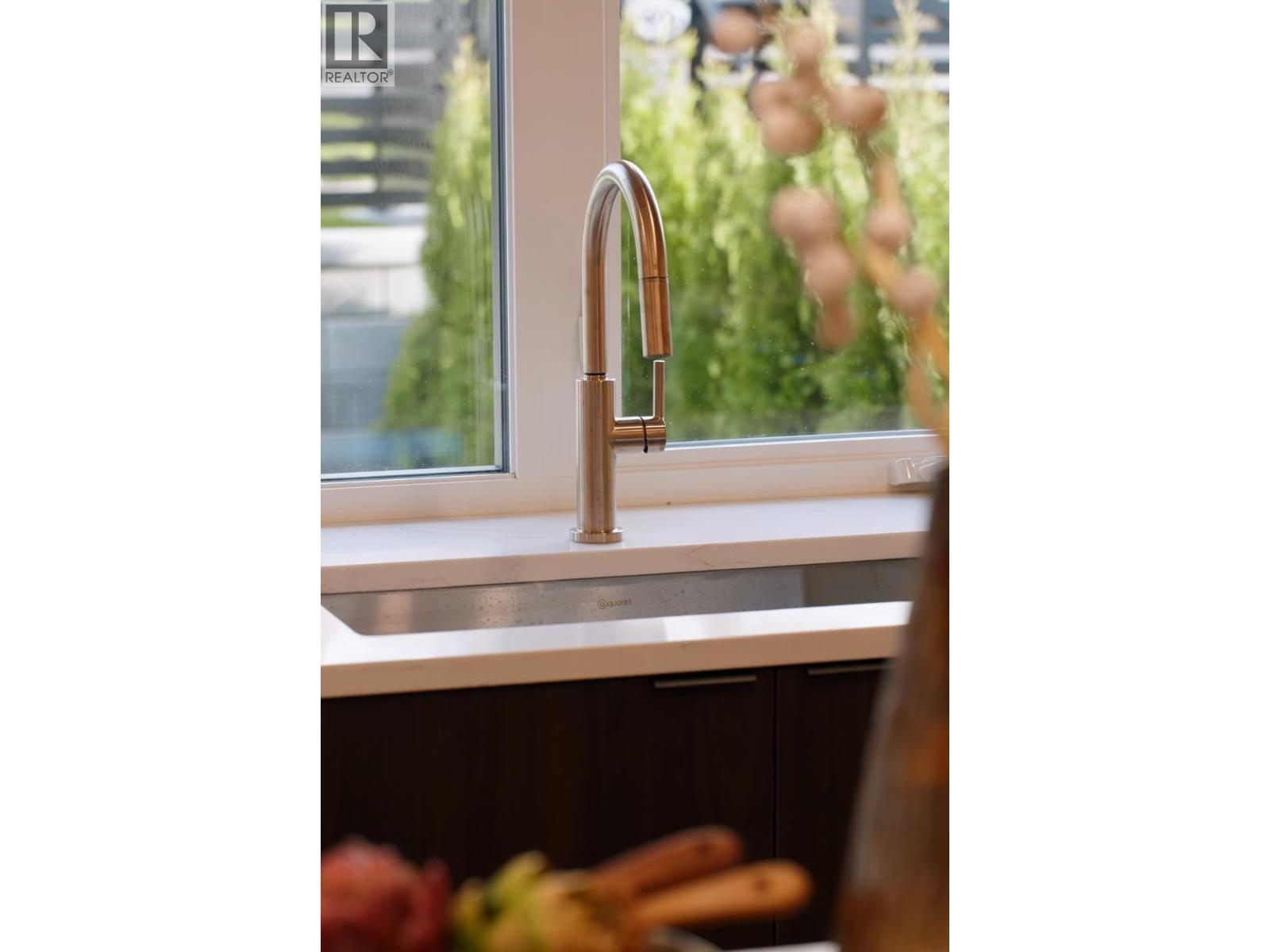 1 6061 Sherbrooke Street, Vancouver, British Columbia V5W 3N3 - Photo 5 - R3105091