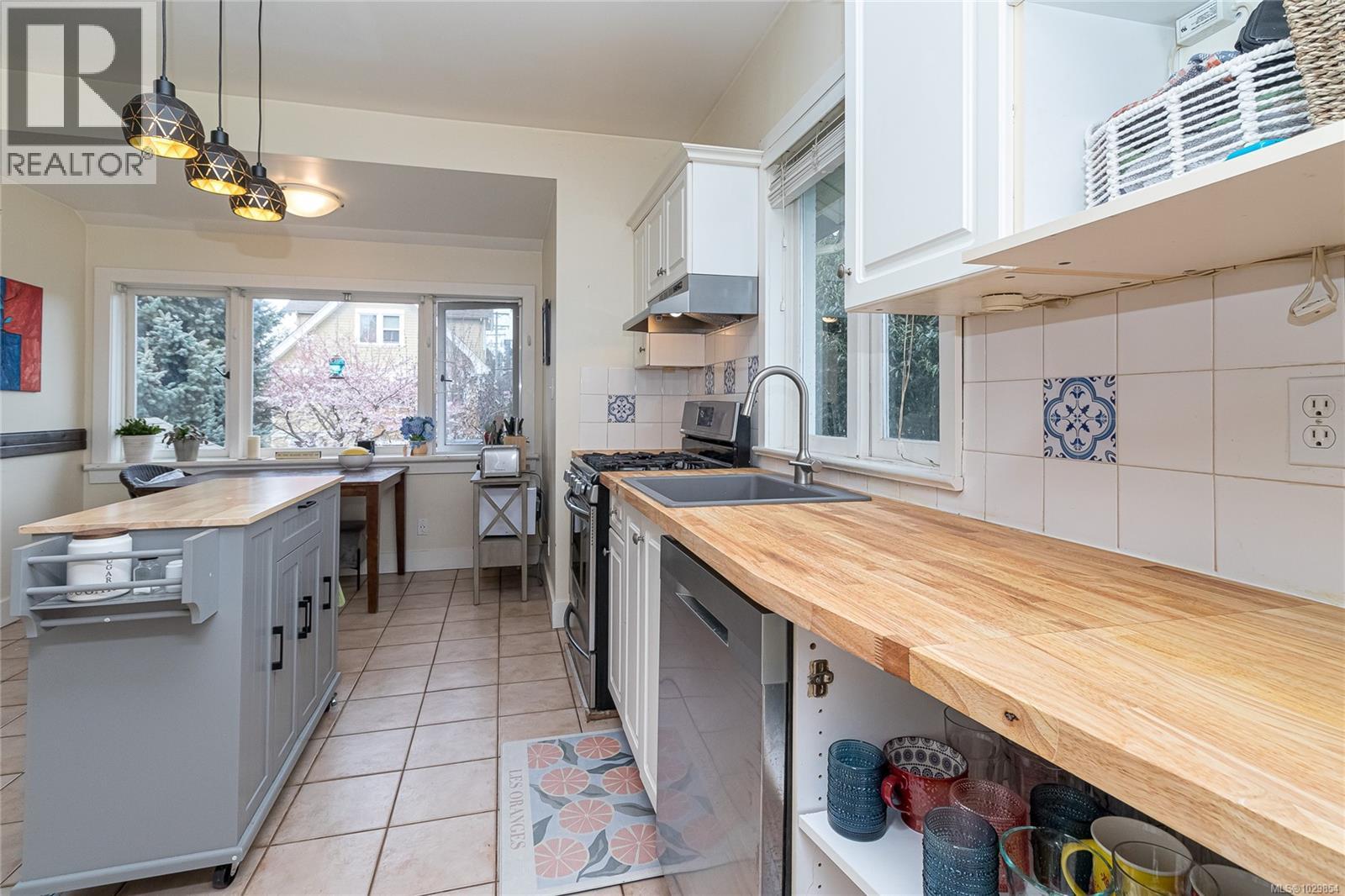 354 Berwick St, Victoria, British Columbia  V8V 1C7 - Photo 12 - 1029854