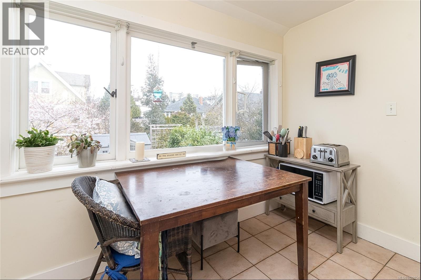 354 Berwick St, Victoria, British Columbia  V8V 1C7 - Photo 10 - 1029854