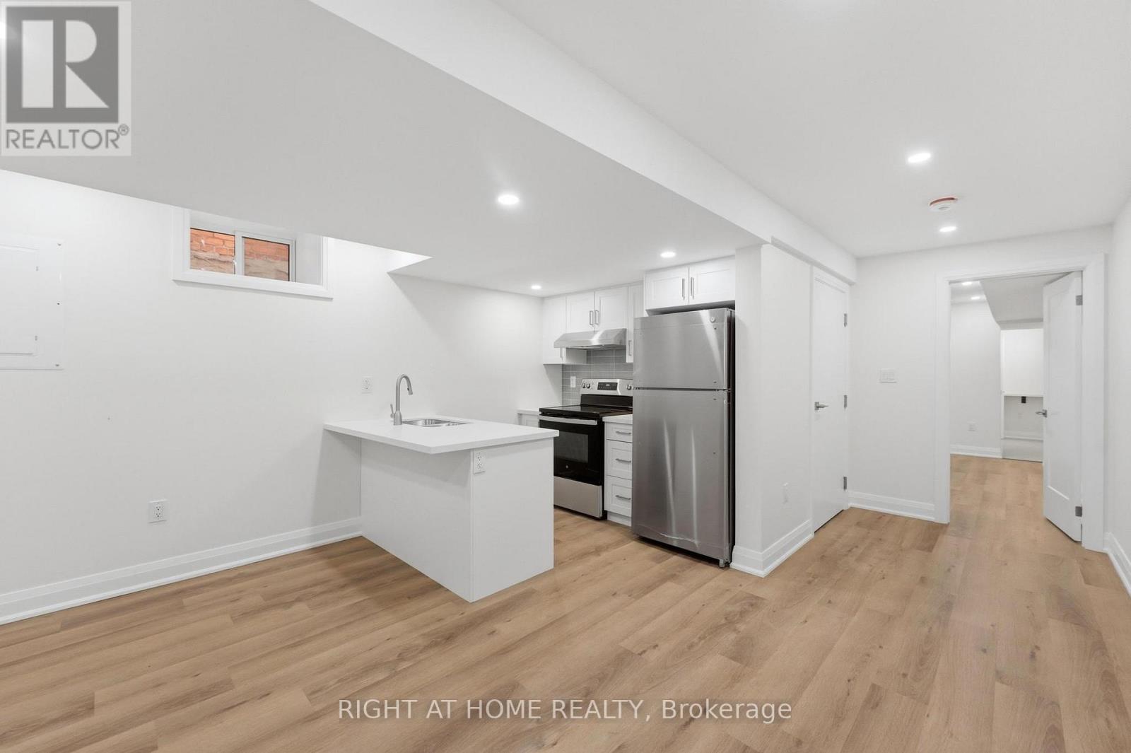 LOWER - 187 OAK AVENUE, Hamilton, Ontario