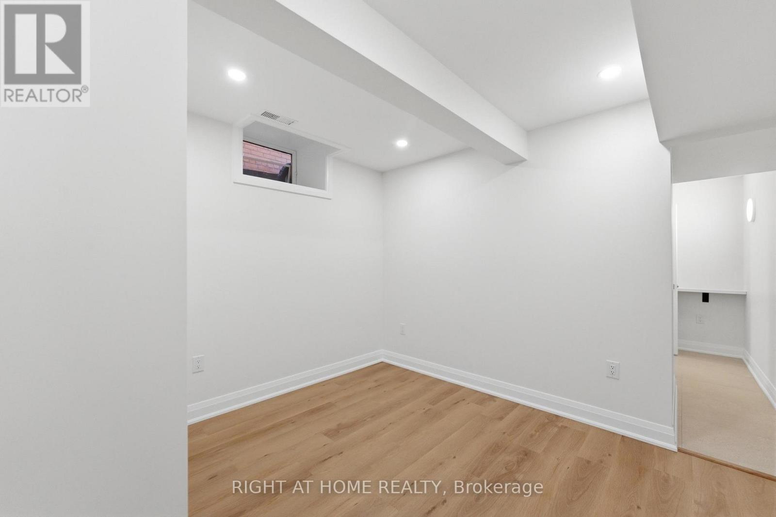 Lower - 187 Oak Avenue, Hamilton, Ontario L8L 5M9 - Photo 10 - X12932708