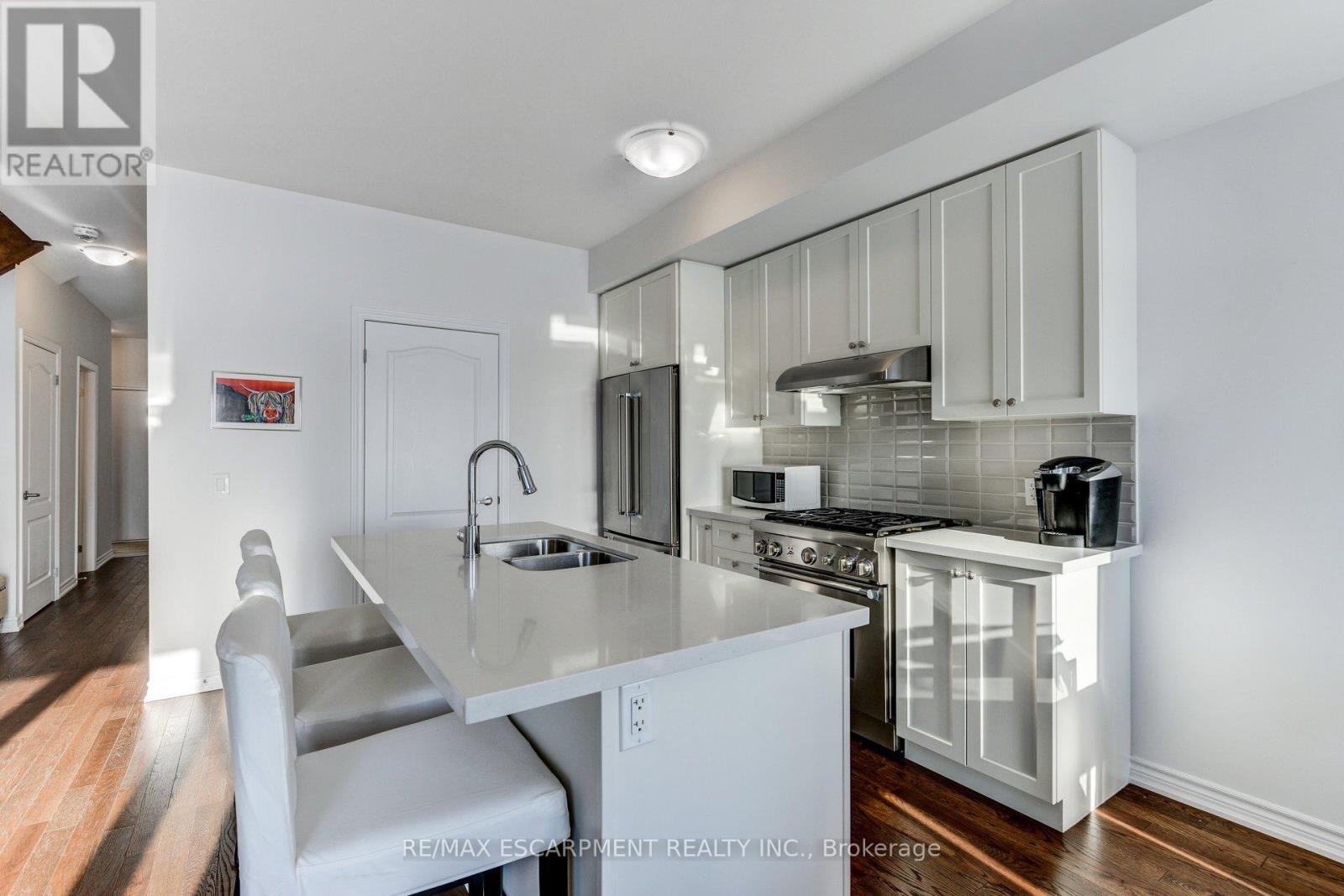 3056 Cascade Common Court, Oakville, Ontario L6H 0R7 - Photo 10 - W12937512