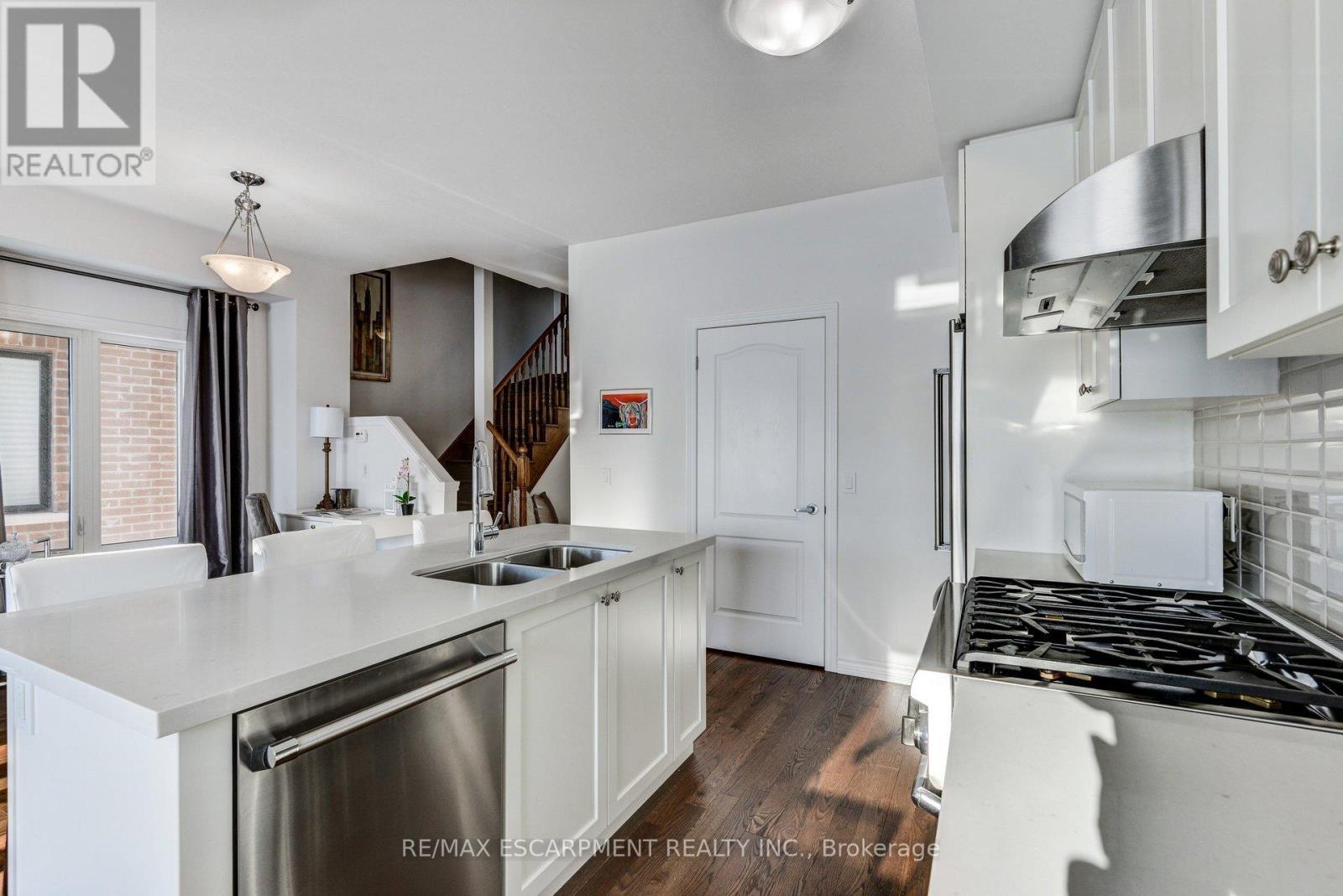 3056 Cascade Common Court, Oakville, Ontario L6H 0R7 - Photo 11 - W12937512