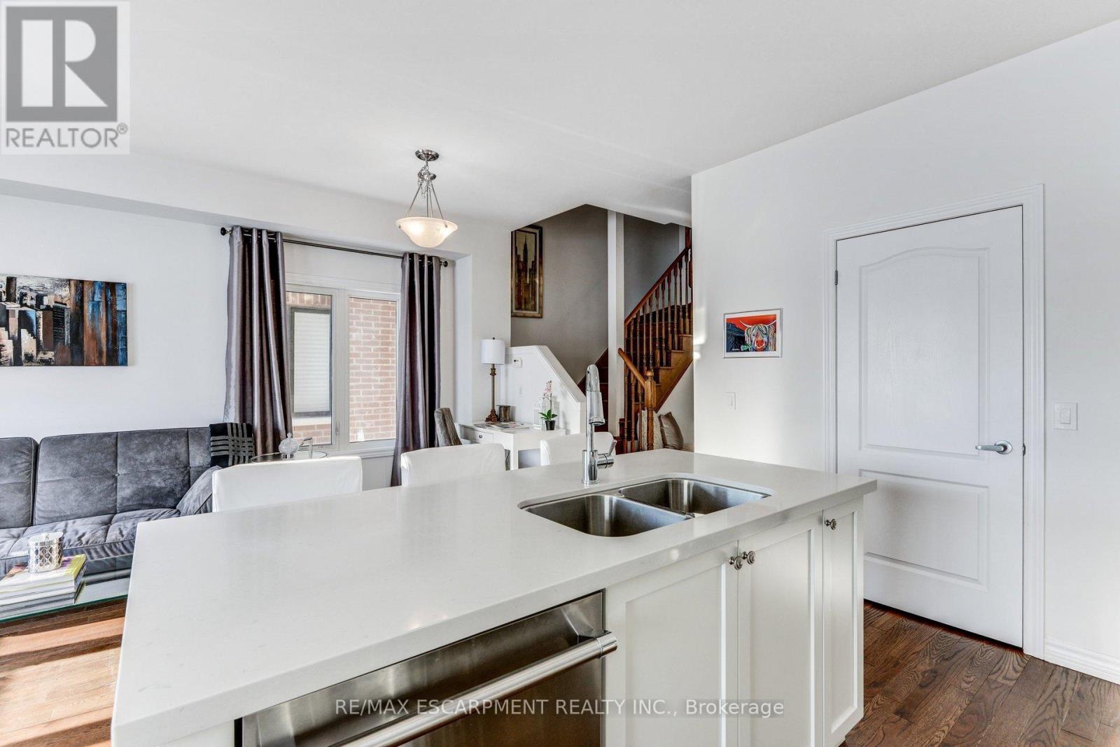 3056 Cascade Common Court, Oakville, Ontario L6H 0R7 - Photo 12 - W12937512