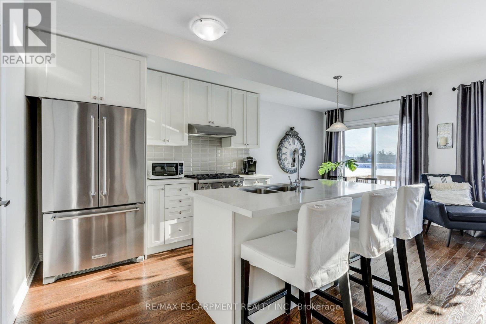 3056 Cascade Common Court, Oakville, Ontario L6H 0R7 - Photo 8 - W12937512