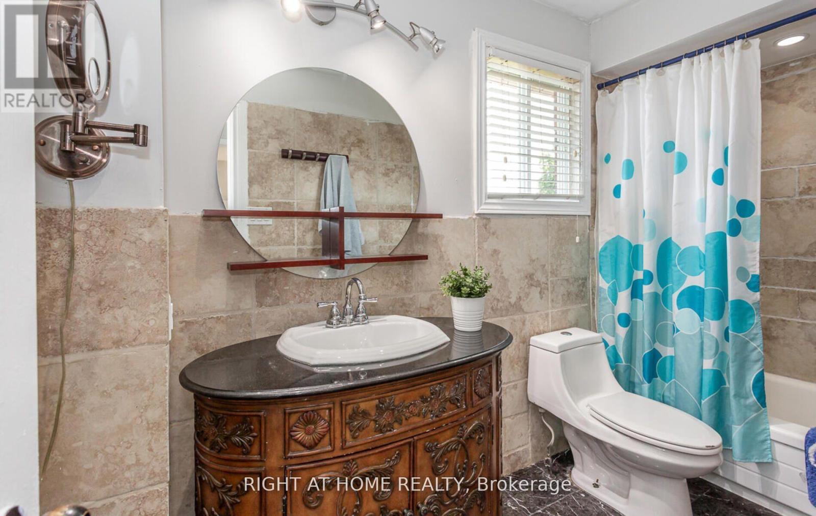 86 Clarridge Court, Brampton, Ontario  L6X 3N3 - Photo 22 - W12937530