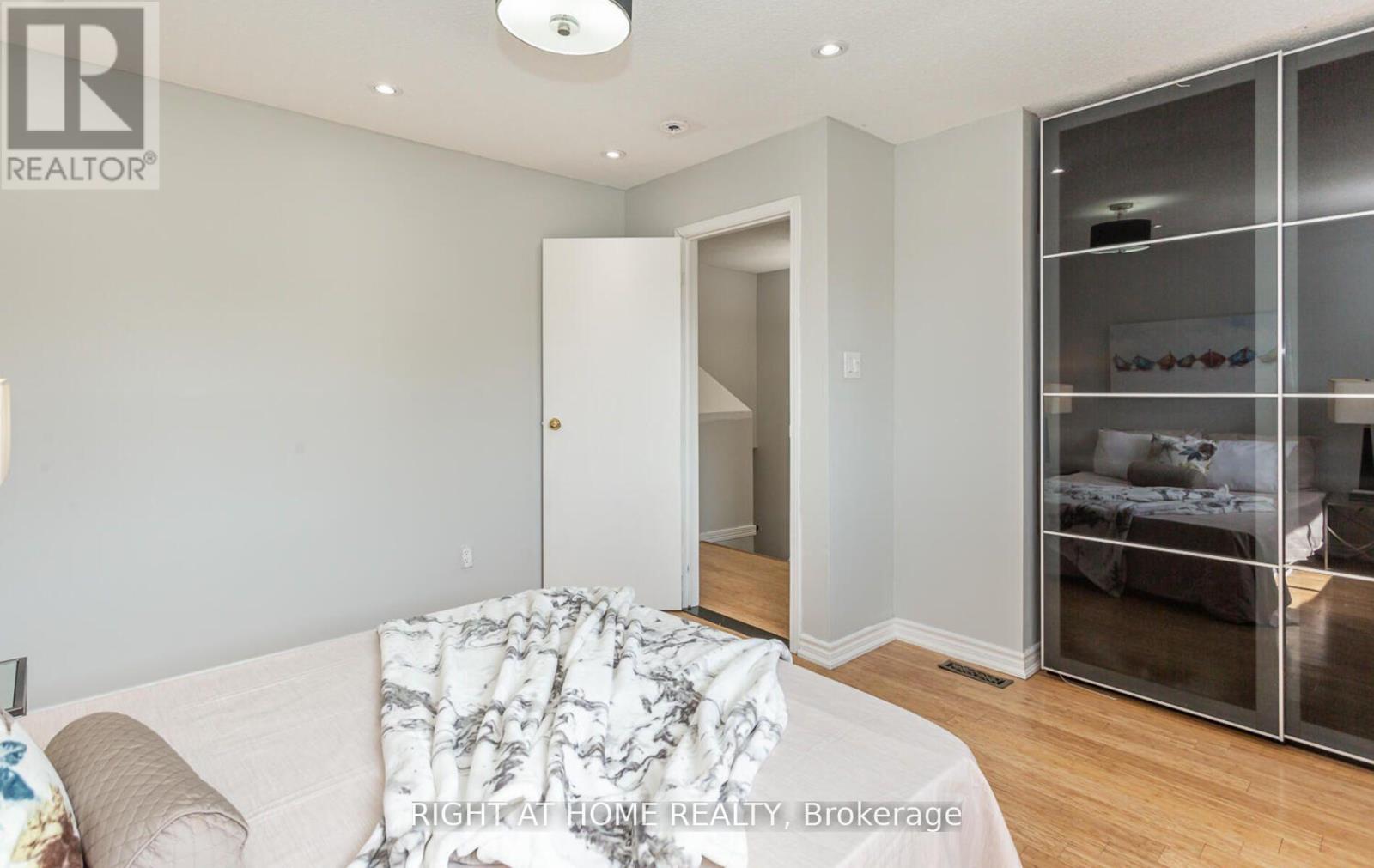 86 Clarridge Court, Brampton, Ontario  L6X 3N3 - Photo 29 - W12937530