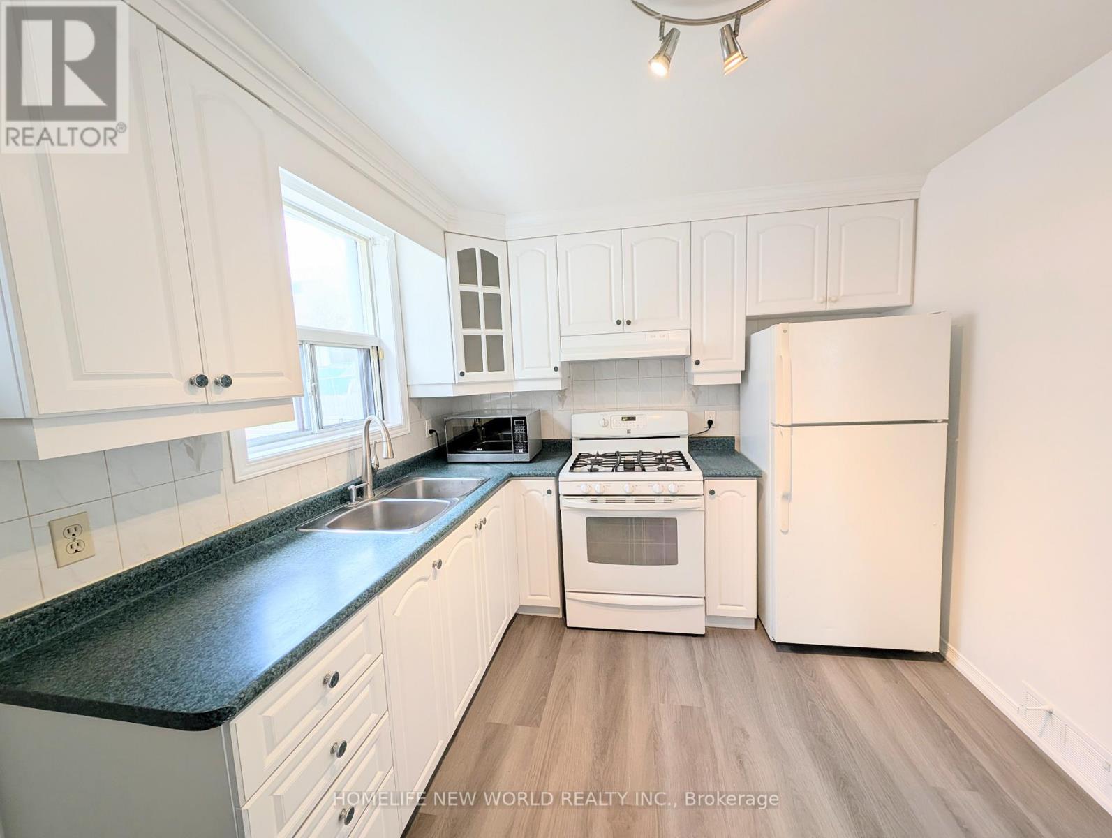 53 Dunraven Drive, Toronto, Ontario  M6M 1G9 - Photo 11 - W12937532